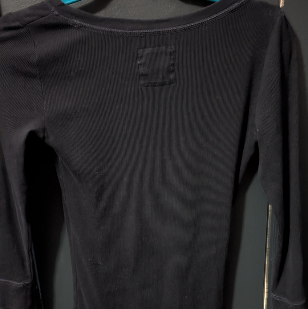 Hollister Y2K Henley  3/4 Sleeve - Picture 4 of 6
